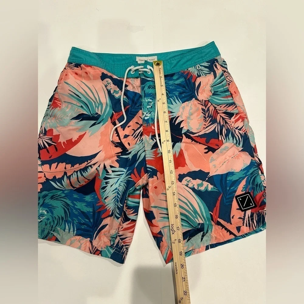 American Eagle Swim Trunks Men’s Medium Tropical Lion Blue Pink Beach